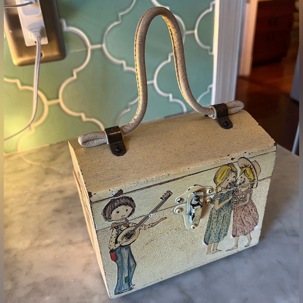 1960’s SEVERIN ORIGINAL DECOUPAGED WOOD BOX PURSE
